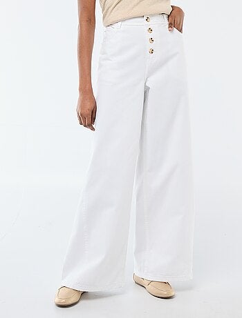 Pantalón vaquero palazzo con detalles