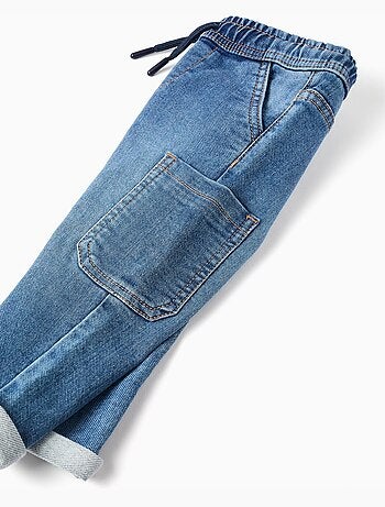 Pantalón vaquero recto con bolsillos cargo