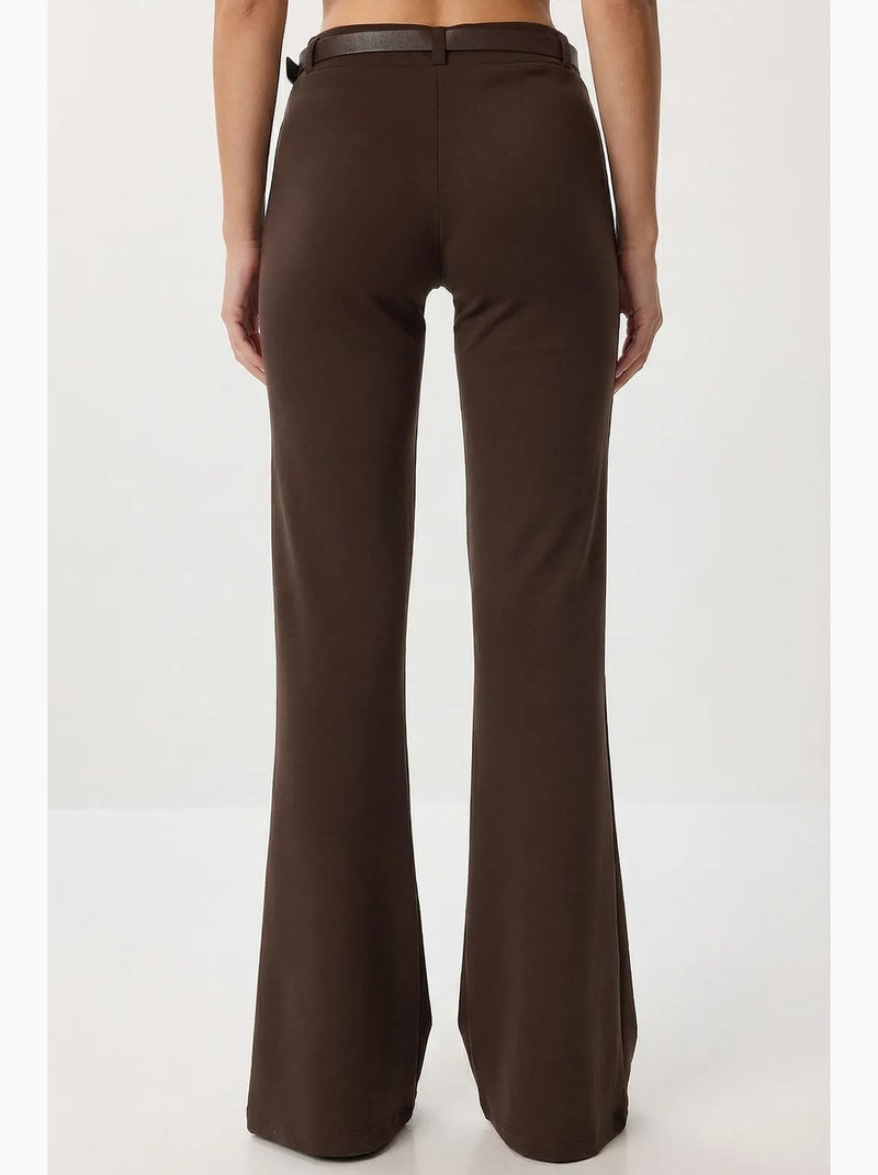 Pantalones acampanados de cintura alta con cinturón istanbul Marrón chocolate - Kiabi