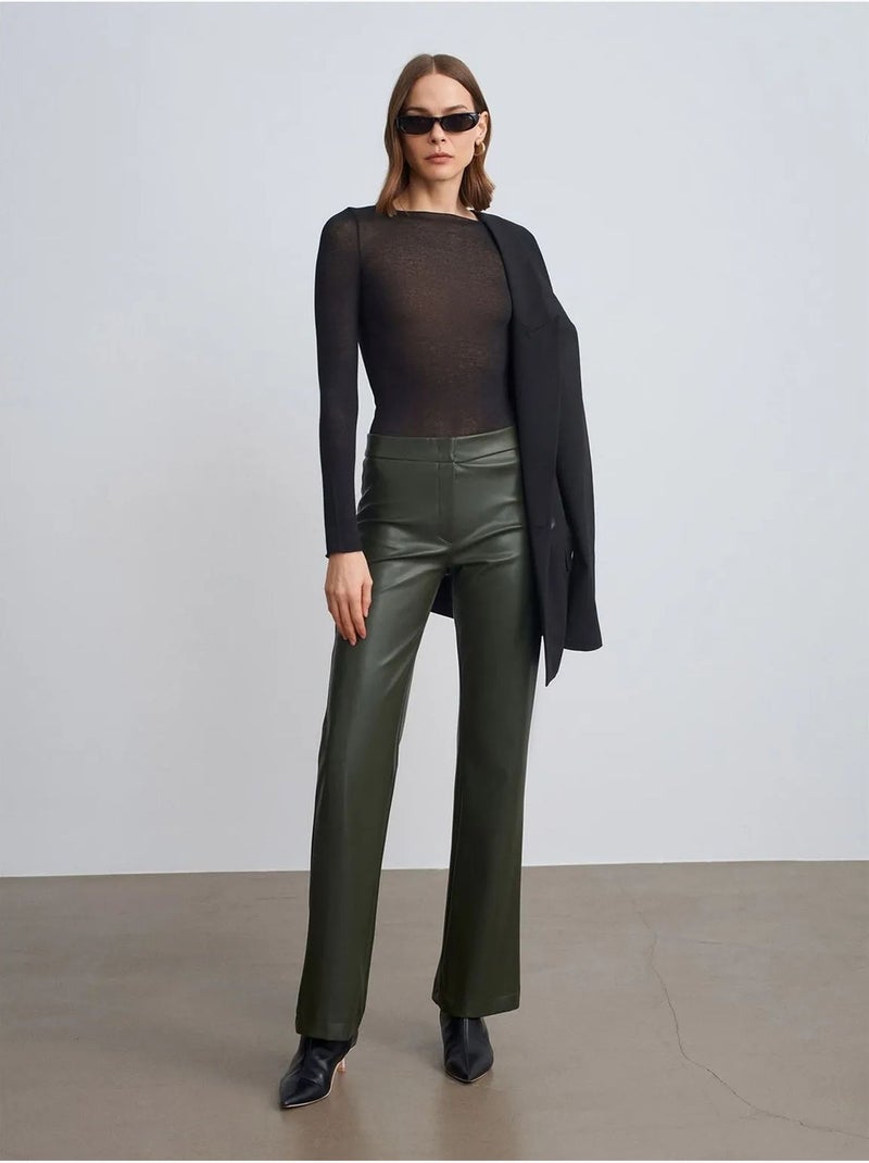 Pantalones acampanados de polipiel para mujer dilvin Verde caqui - Kiabi