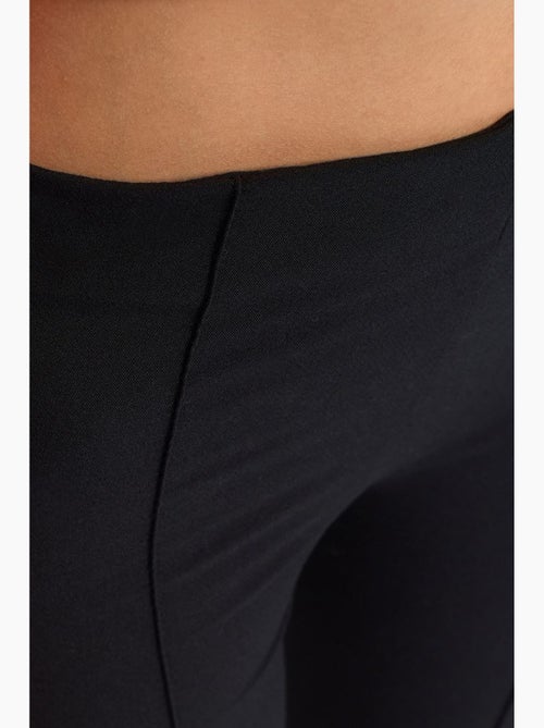 Pantalones acampanados de tiro alto con abertura dilvin - Kiabi Pantalones acampanados de tiro alto con abertura dilvin - Kiabi