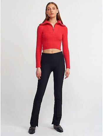 Pantalones acampanados de tiro alto con abertura