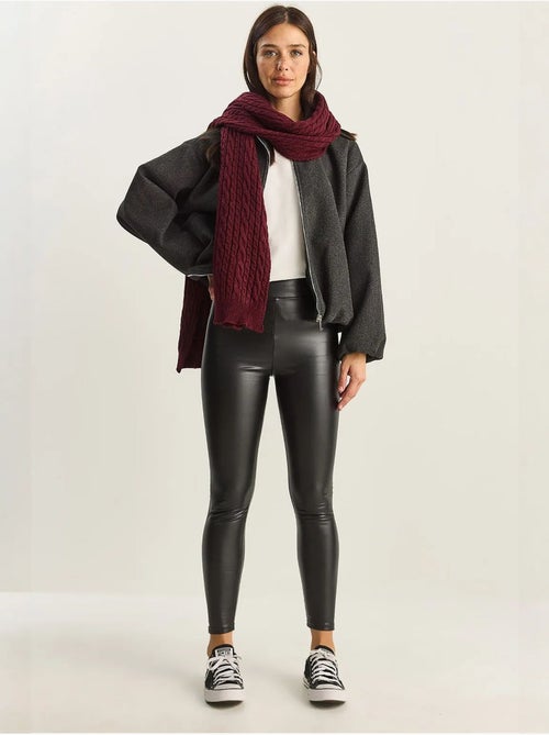 Pantalones ajustados de piel sintética con cintura elástica lucci - Kiabi Pantalones ajustados de piel sintética con cintura elástica lucci - Kiabi