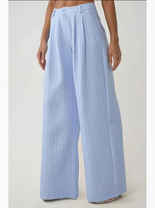 Pantalones anchos a rayas de cintura alta de la colección pika hiccup - Kiabi Pantalones anchos a rayas de cintura alta de la colección pika hiccup - Kiabi