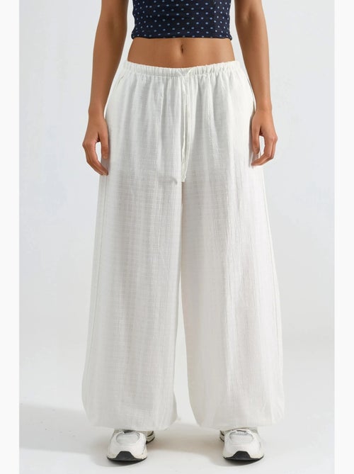 Pantalones anchos con cintura con cordón busem - Kiabi Pantalones anchos con cintura con cordón busem - Kiabi