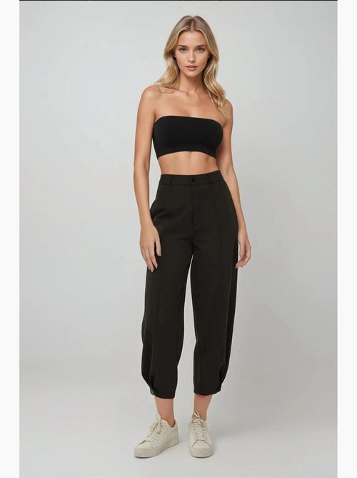 Pantalones cónicos de cintura alta con detalle de botón en la cintura hiccup - Kiabi Pantalones cónicos de cintura alta con detalle de botón en la cintura hiccup - Kiabi