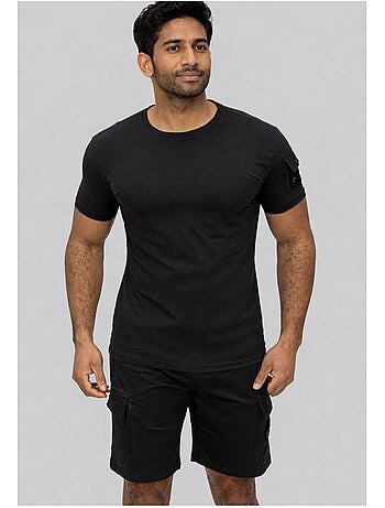 Pantalones cortos, camiseta Kebello