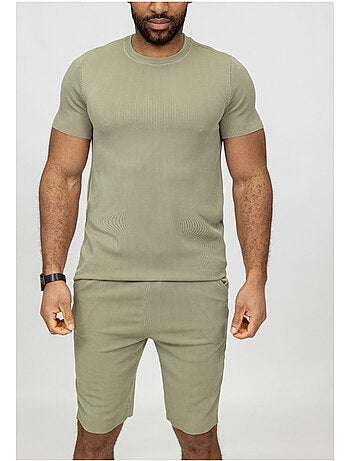 Pantalones cortos, camiseta Kebello