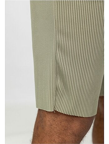 Pantalones cortos, camiseta Kebello