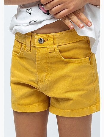 Pantalones cortos con bolsillo en amarillo