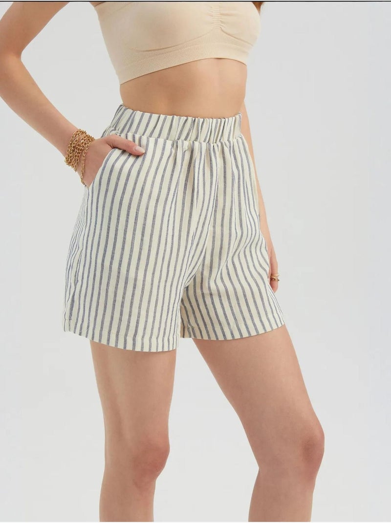 Pantalones cortos de cintura alta con rayas y cintura elástica Beige natural - Kiabi