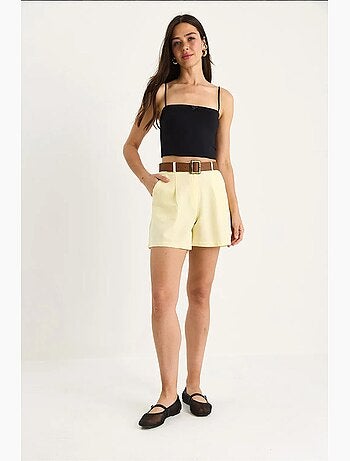 Pantalones cortos de lino fino con detalle de bolsillo y cinturón lucci