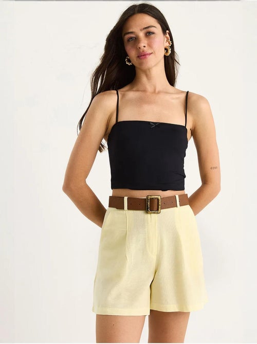 Pantalones cortos de lino fino con detalle de bolsillo y cinturón lucci - Kiabi Pantalones cortos de lino fino con detalle de bolsillo y cinturón lucci - Kiabi
