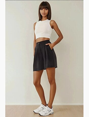 Pantalones cortos de lyocell suave al tacto y cintura alta plisados hiccup