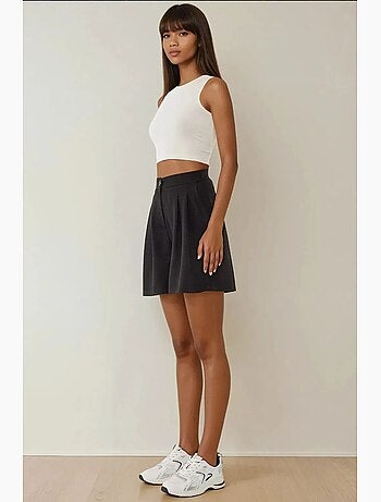 Pantalones cortos de lyocell suave al tacto y cintura alta plisados hiccup