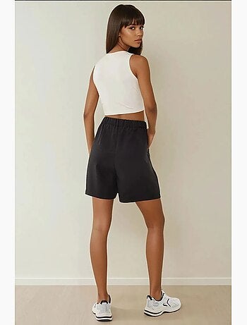 Pantalones cortos de lyocell suave al tacto y cintura alta plisados hiccup