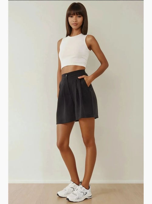 Pantalones cortos de lyocell suave al tacto y cintura alta plisados hiccup - Kiabi Pantalones cortos de lyocell suave al tacto y cintura alta plisados hiccup - Kiabi