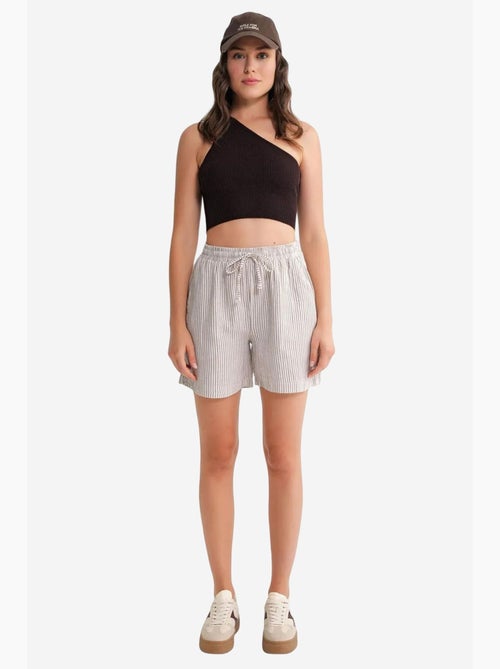Pantalones cortos de pierna ancha y seersucker a rayas de cintura alta mixray - Kiabi Pantalones cortos de pierna ancha y seersucker a rayas de cintura alta mixray - Kiabi