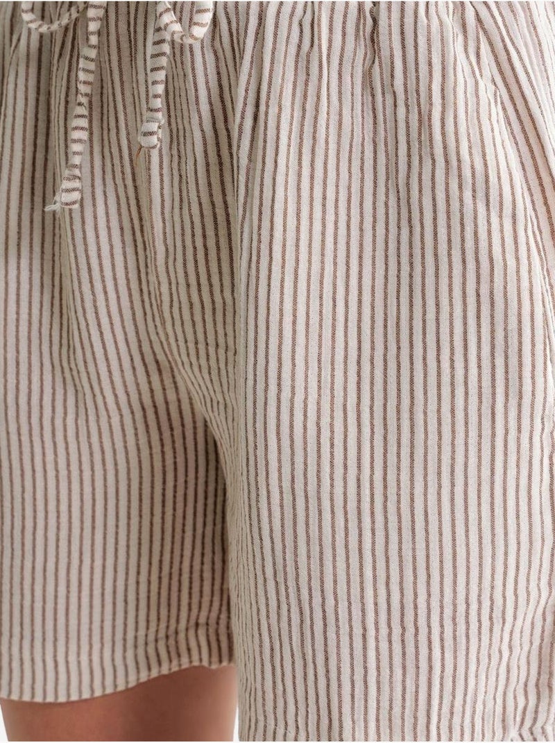 Pantalones cortos de pierna ancha y seersucker a rayas de cintura alta mixray Marrón claro - Kiabi