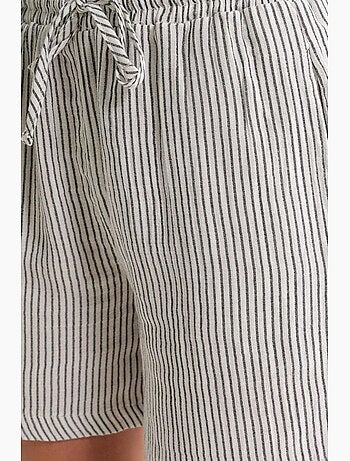 Pantalones cortos de pierna ancha y seersucker a rayas de cintura alta mixray