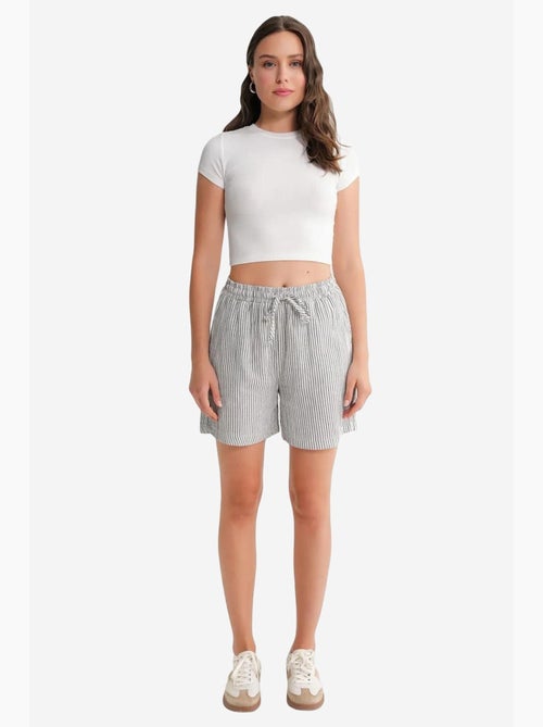 Pantalones cortos de pierna ancha y seersucker a rayas de cintura alta mixray - Kiabi Pantalones cortos de pierna ancha y seersucker a rayas de cintura alta mixray - Kiabi