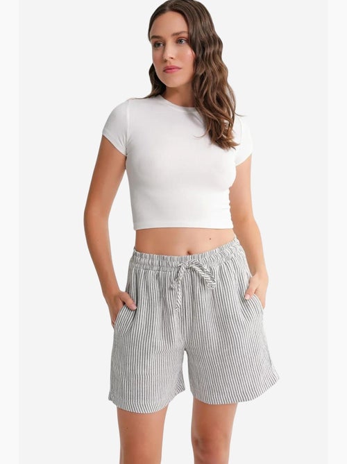 Pantalones cortos de pierna ancha y seersucker a rayas de cintura alta mixray - Kiabi Pantalones cortos de pierna ancha y seersucker a rayas de cintura alta mixray - Kiabi