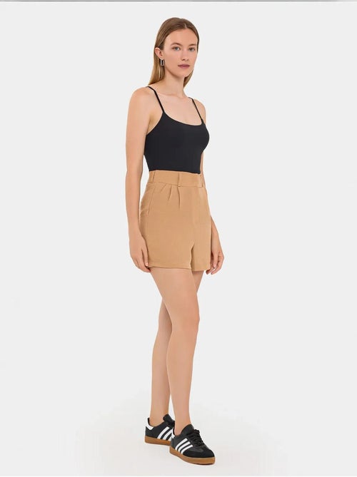Pantalones cortos tejidos de cintura alta y plisados - Kiabi Pantalones cortos tejidos de cintura alta y plisados - Kiabi