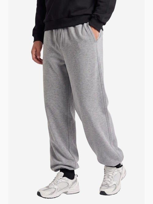 Pantalones de chándal de hombre en mezcla de algodón tommy - Kiabi Pantalones de chándal de hombre en mezcla de algodón tommy - Kiabi