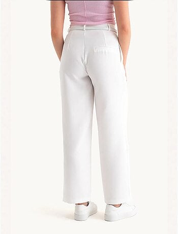 Pantalones de cintura alta con corte zanahoria y cinturón