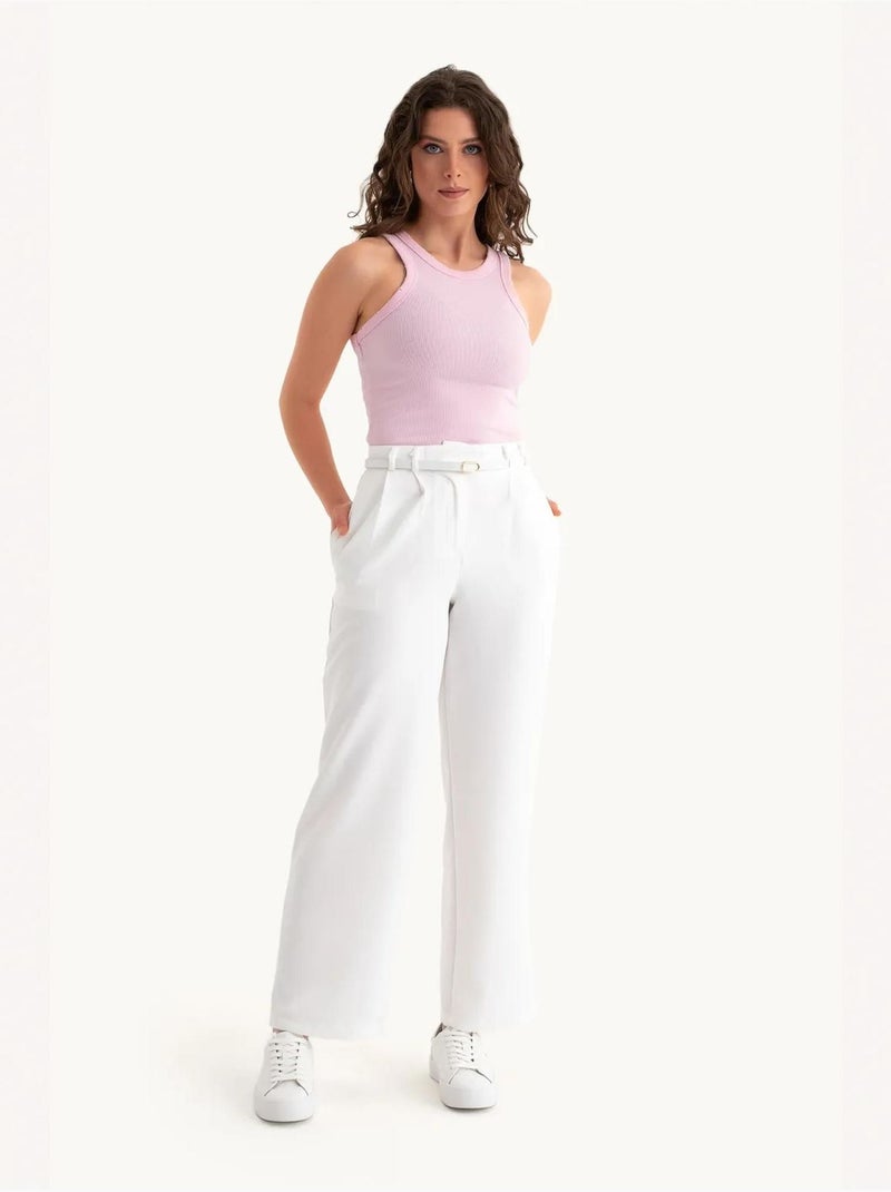 Pantalones de cintura alta con corte zanahoria y cinturón Blanco - Kiabi