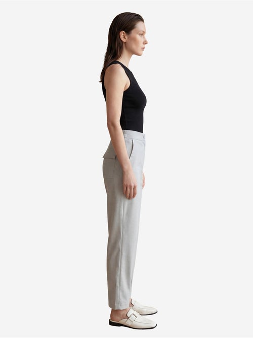 Pantalones de cintura alta y pierna recta con bolsillos my fashion - Kiabi Pantalones de cintura alta y pierna recta con bolsillos my fashion - Kiabi
