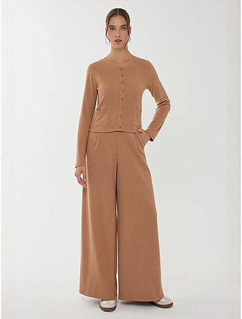 Pantalones de cintura elástica y pierna ancha