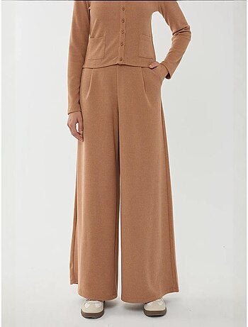 Pantalones de cintura elástica y pierna ancha