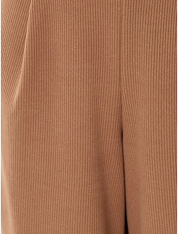 Pantalones de cintura elástica y pierna ancha