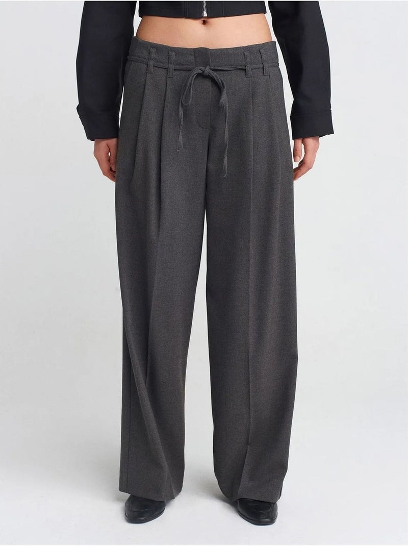 Pantalones de crepé plisados de pernera ancha dilvin Gris negro - Kiabi
