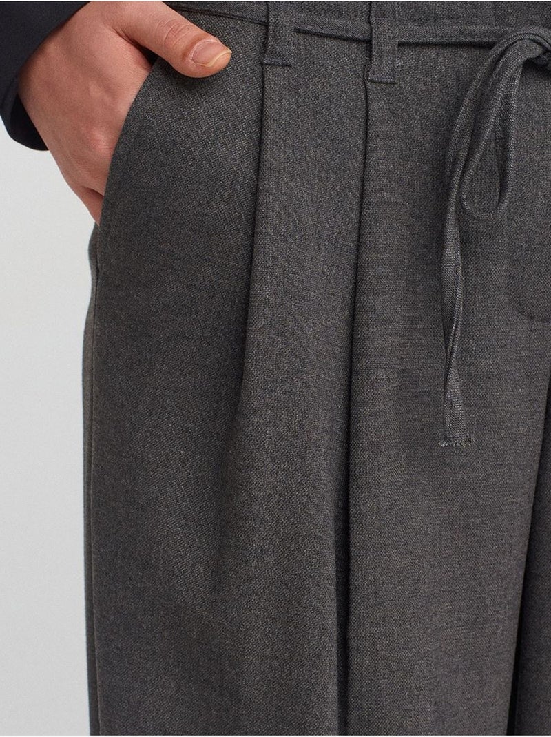 Pantalones de crepé plisados de pernera ancha dilvin Gris negro - Kiabi