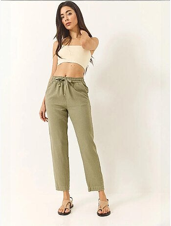 Pantalones de lino con cintura anudada y pernera cónica de bianco con bolsillos lucci