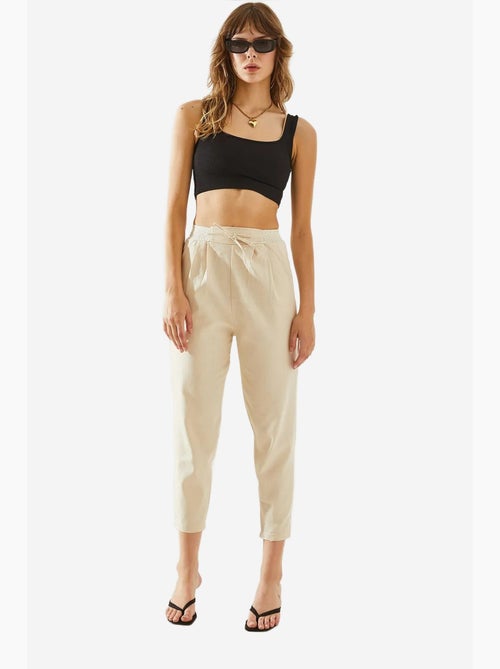 Pantalones de lino con detalle en la cintura y espiga lucci - Kiabi Pantalones de lino con detalle en la cintura y espiga lucci - Kiabi