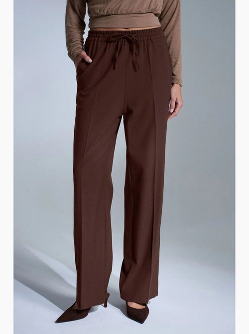 Pantalones de mujer de crepé de pernera recta dilvin - Kiabi Pantalones de mujer de crepé de pernera recta dilvin - Kiabi