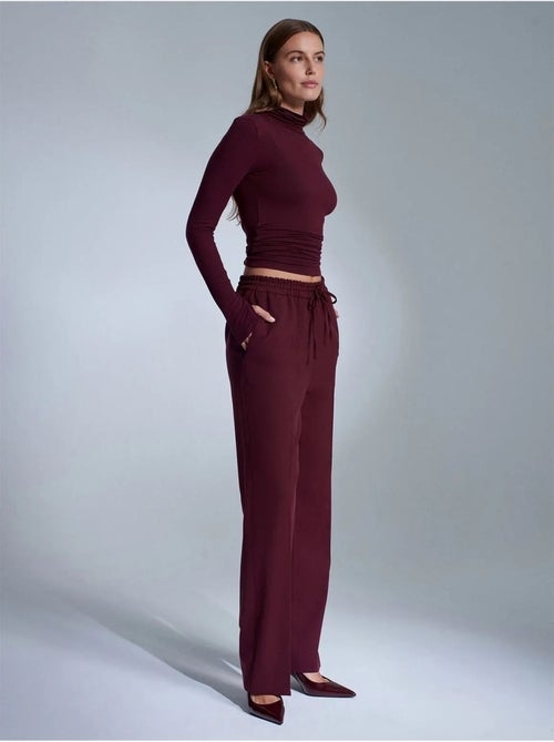 Pantalones de mujer de crepé de pernera recta dilvin - Kiabi Pantalones de mujer de crepé de pernera recta dilvin - Kiabi