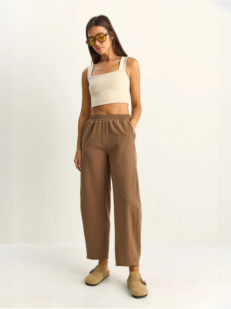 Pantalones de pernera recta con cintura elástica y bolsillos lucci Marrón claro - Kiabi