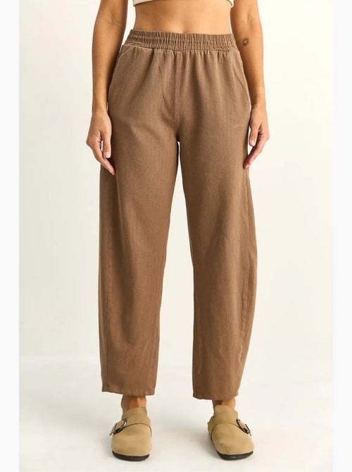 Pantalones de pernera recta con cintura elástica y bolsillos lucci - Kiabi Pantalones de pernera recta con cintura elástica y bolsillos lucci - Kiabi