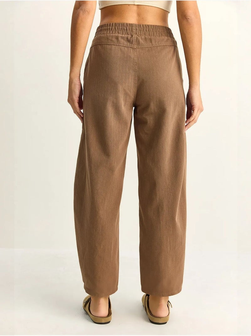 Pantalones de pernera recta con cintura elástica y bolsillos lucci Marrón claro - Kiabi