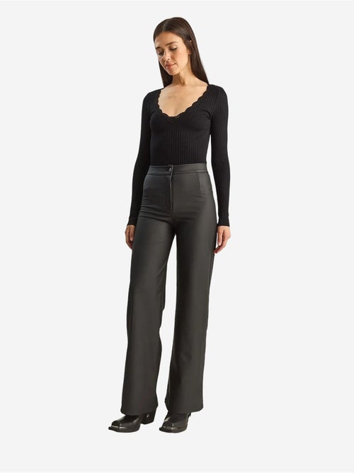 Pantalones de piel sintética con cintura alta y pierna ancha lucci - Kiabi Pantalones de piel sintética con cintura alta y pierna ancha lucci - Kiabi