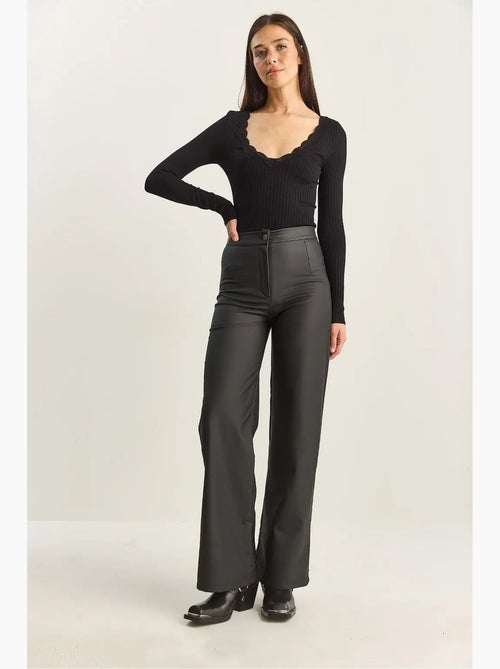 Pantalones de piel sintética con cintura alta y pierna ancha lucci - Kiabi Pantalones de piel sintética con cintura alta y pierna ancha lucci - Kiabi