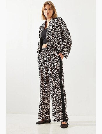 Pantalones de pierna ancha con estampado de leopardo y cintura alta lucci