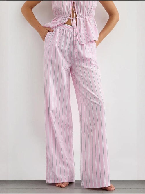 Pantalones de rayas de pierna ancha con cintura elástica hiccup - Kiabi Pantalones de rayas de pierna ancha con cintura elástica hiccup - Kiabi