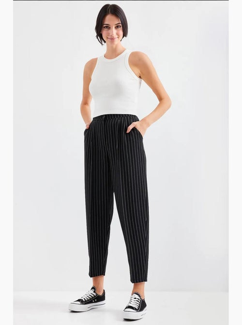 Pantalones de tela a rayas de cintura alta bdart - Kiabi Pantalones de tela a rayas de cintura alta bdart - Kiabi