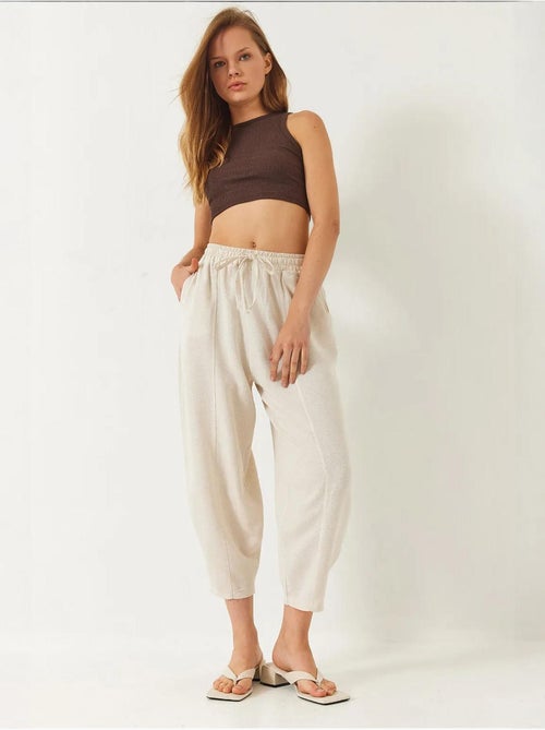 Pantalones de tiro caído con cintura elástica y detalle de bolsillo lucci - Kiabi Pantalones de tiro caído con cintura elástica y detalle de bolsillo lucci - Kiabi
