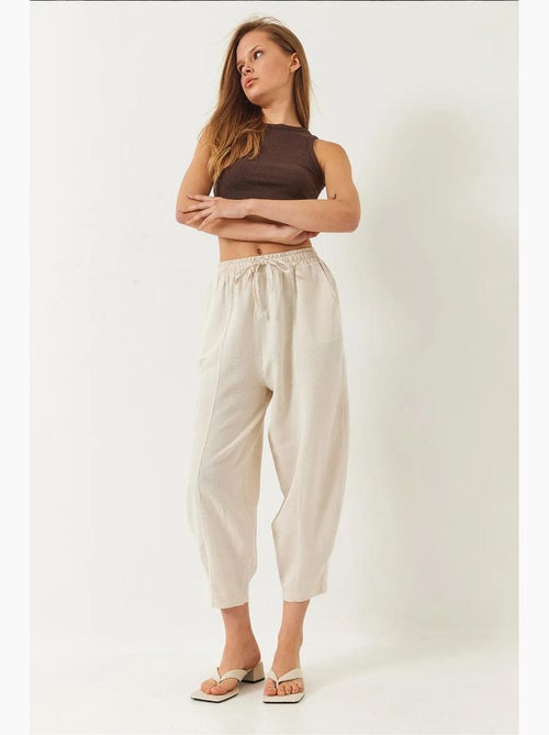 Pantalones de tiro caído con cintura elástica y detalle de bolsillo lucci - Kiabi Pantalones de tiro caído con cintura elástica y detalle de bolsillo lucci - Kiabi